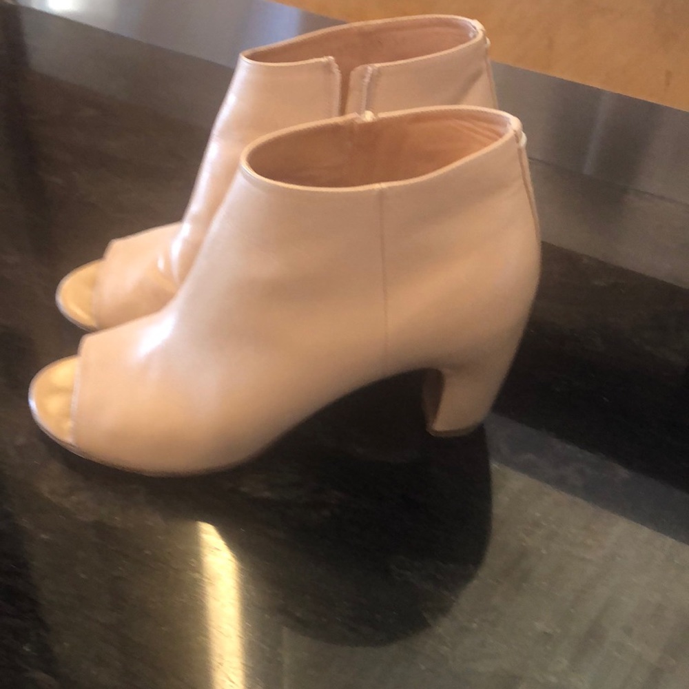 Peep toe bootie